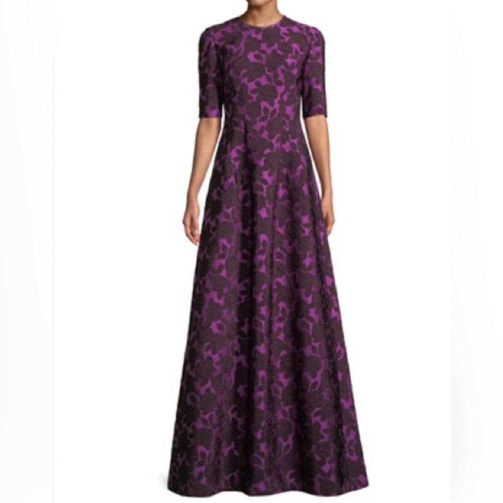 HELP!
I’m looking for this dress in a 10/12 Please message me if you have one.
